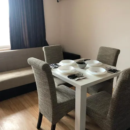 Palace De Luxe -