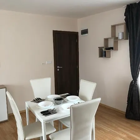 Palace De Luxe -