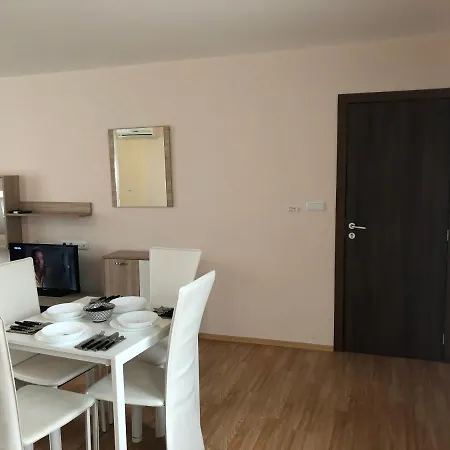 Palace De Luxe - 포마리